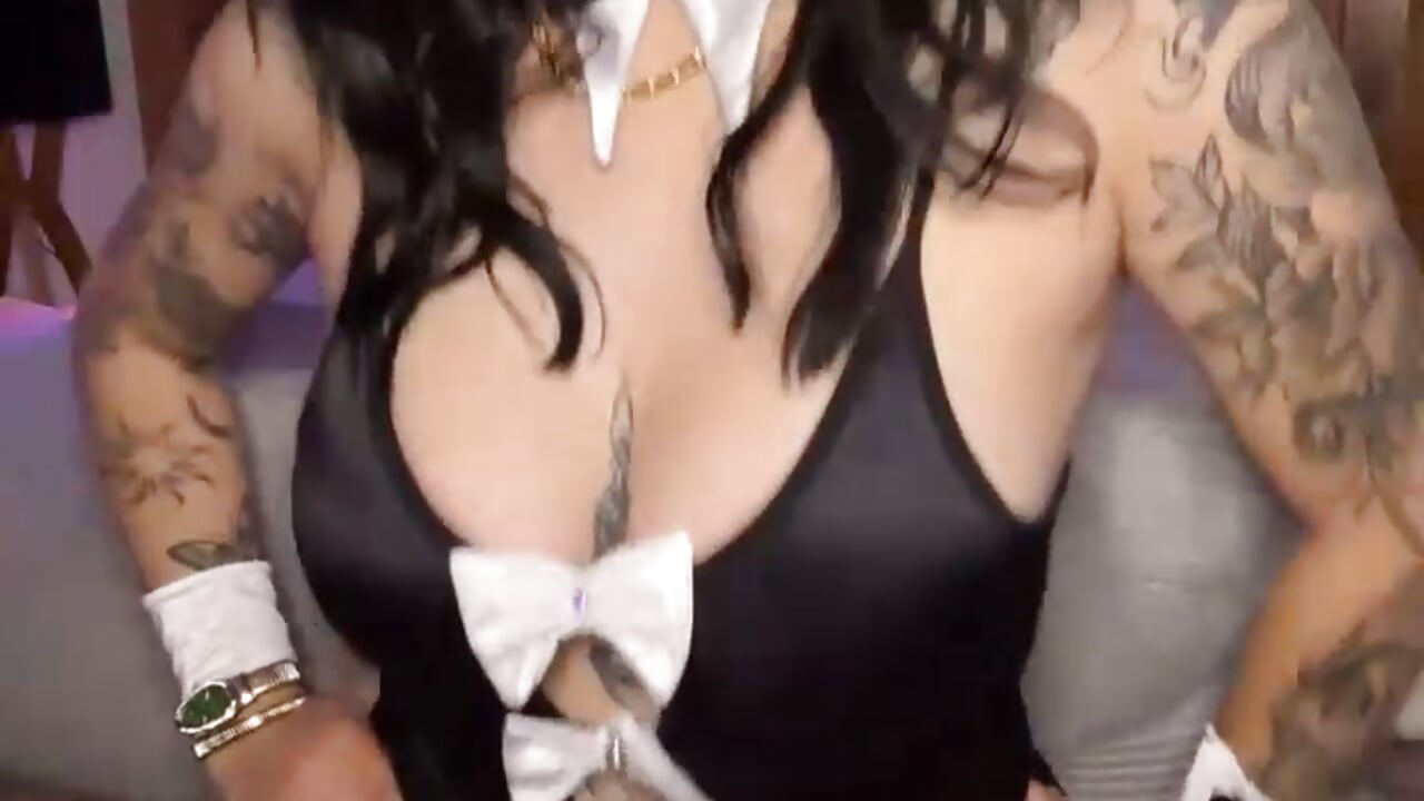 Me dejas bailarte amor ? 🔥 - video by Draculona-666 cam model