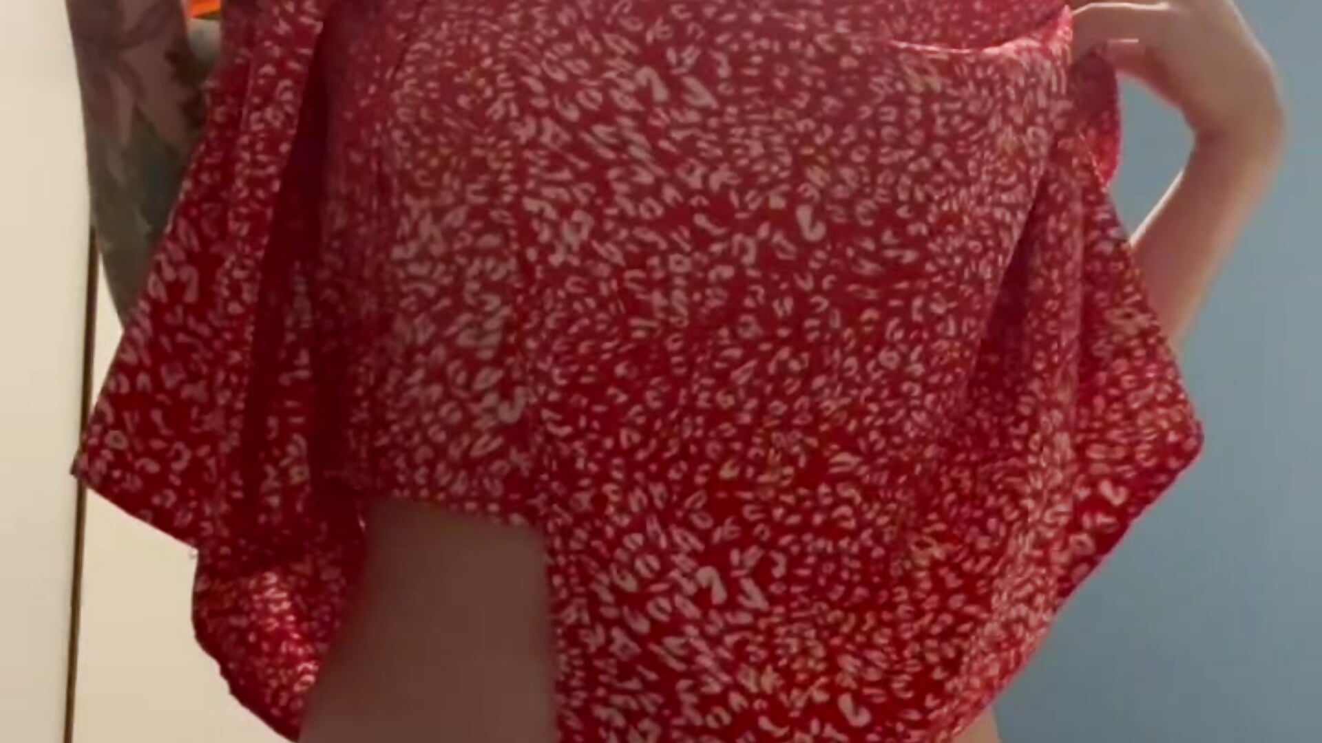 Naked body under the dress (shaved) 🤍 – видео вебкам-модели Lovely_Waifu