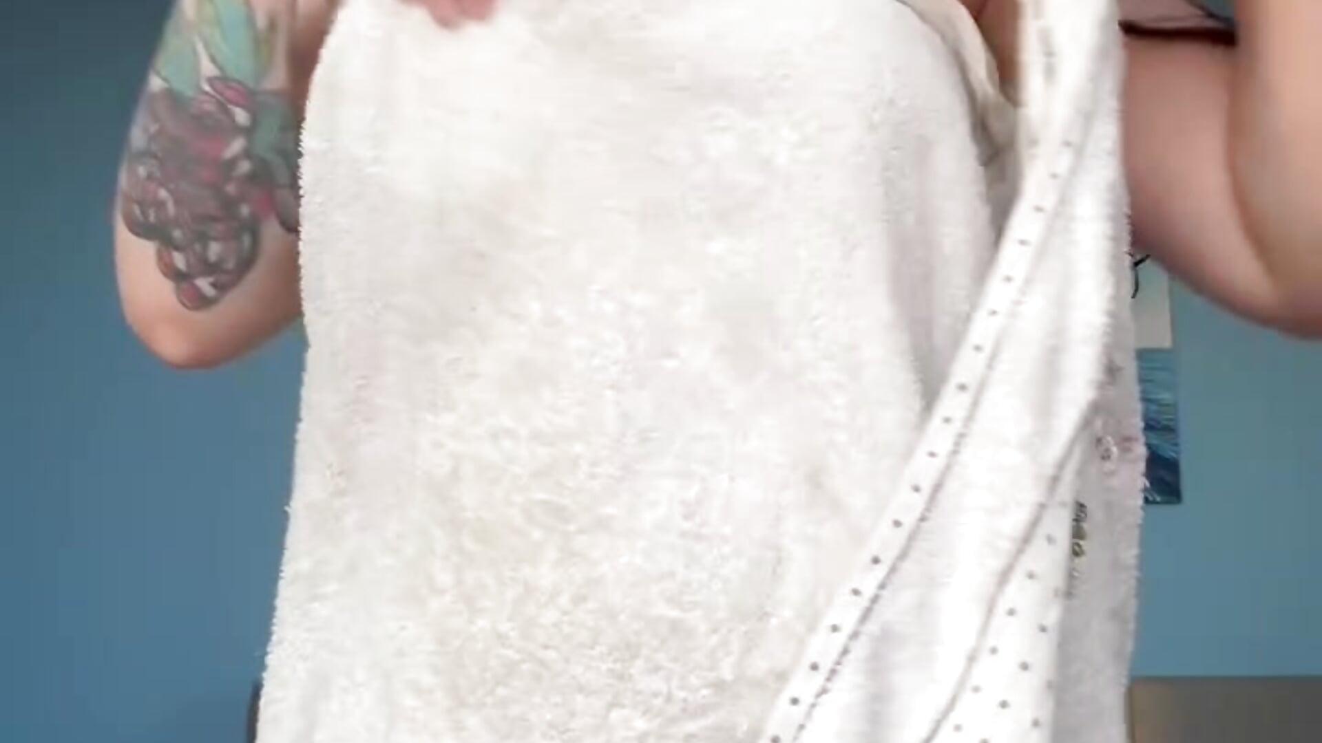 Full naked & bath towel & trimmed pubis 🤍 – видео вебкам-модели Lovely_Waifu