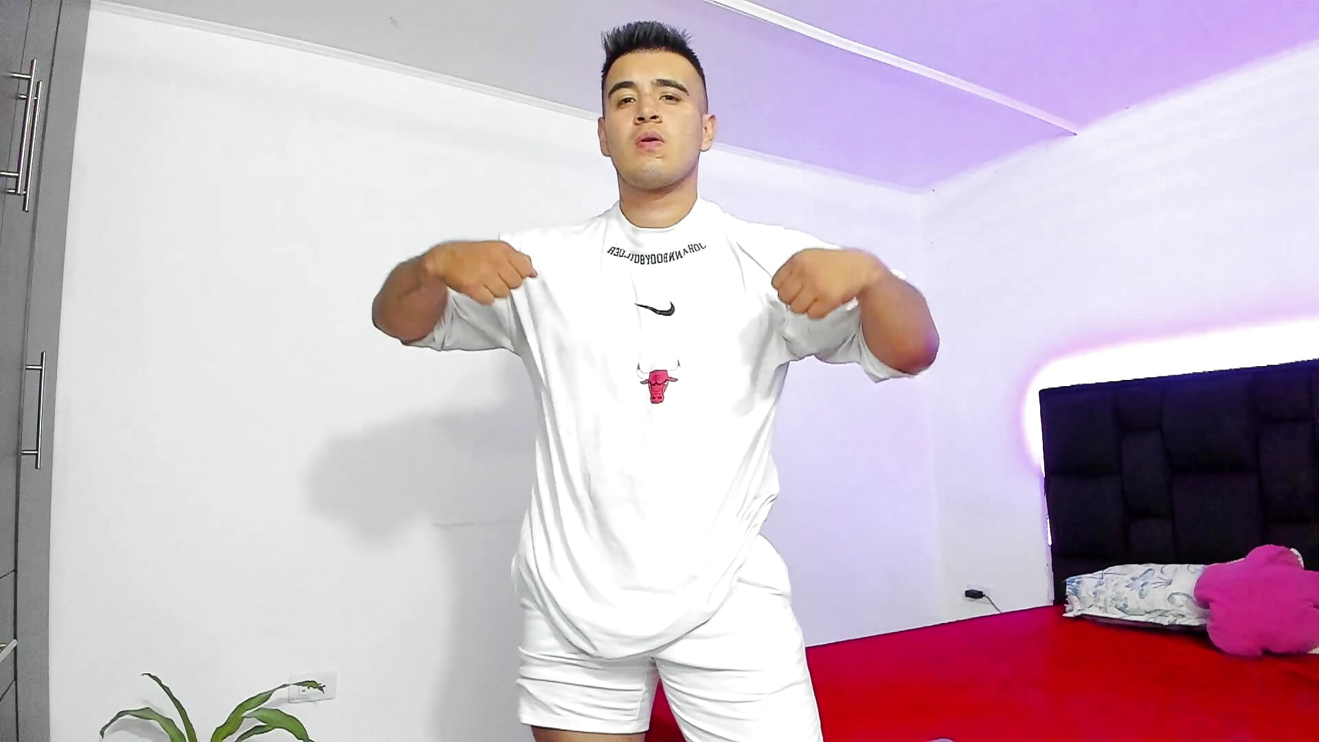 2023-08-28 18-00-37 - video của người mẫu cam thiago__cp01