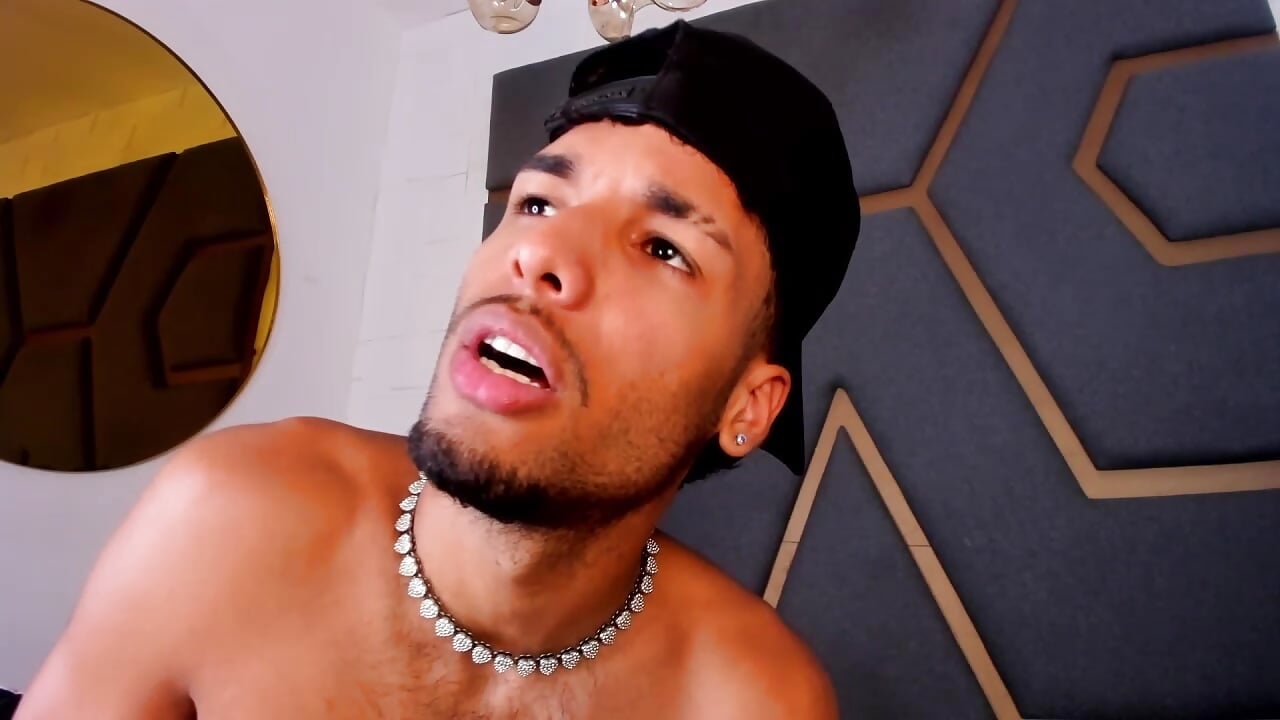 Look into my eyes, love... 😏 a big surprise awaits you!!!!!! 🍆💦😘💋 - vídeo de la modelo de cam Thiagoferreti