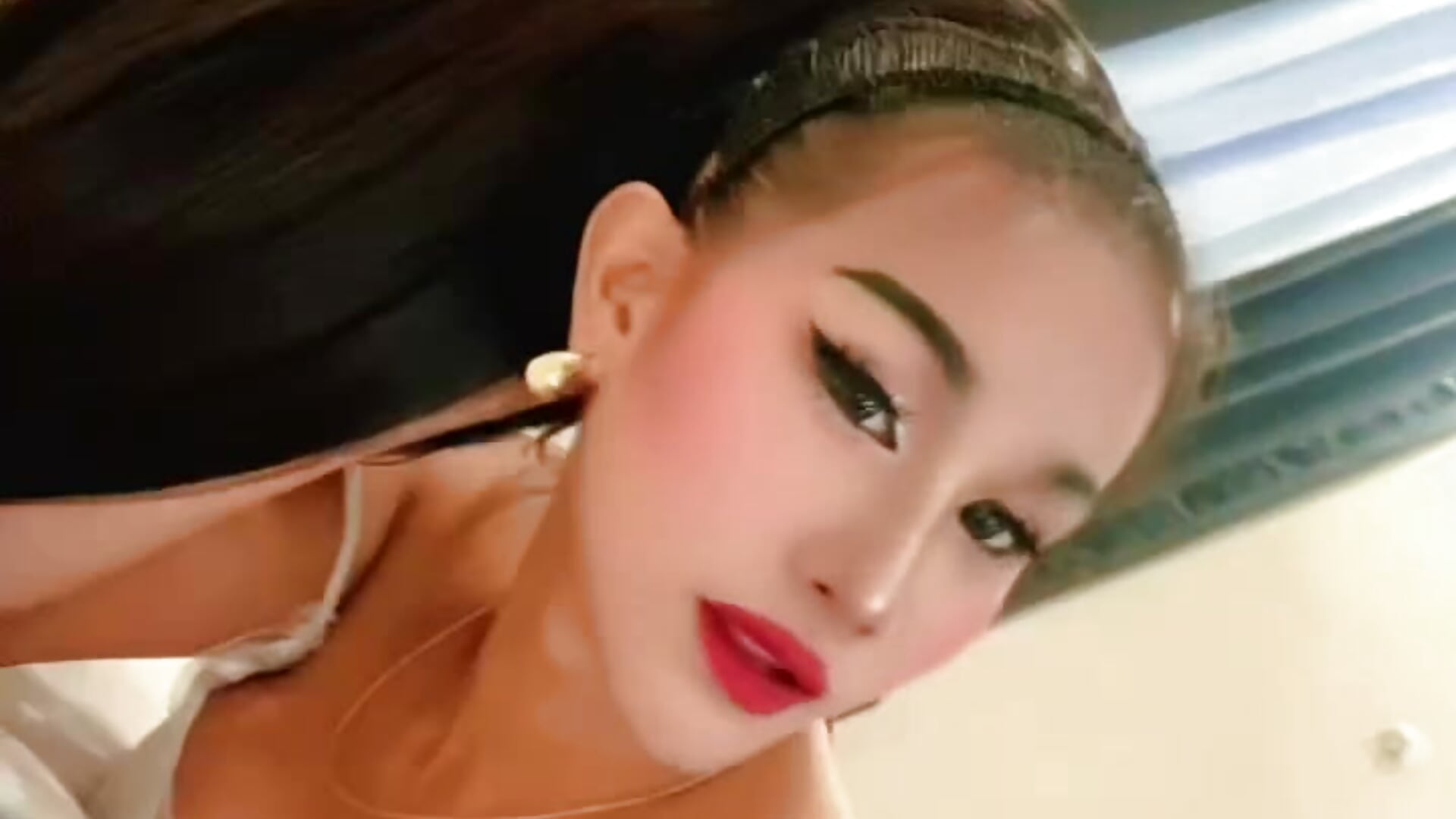 Jump on my bed! - βίντεο μοντέλου AubreySaint