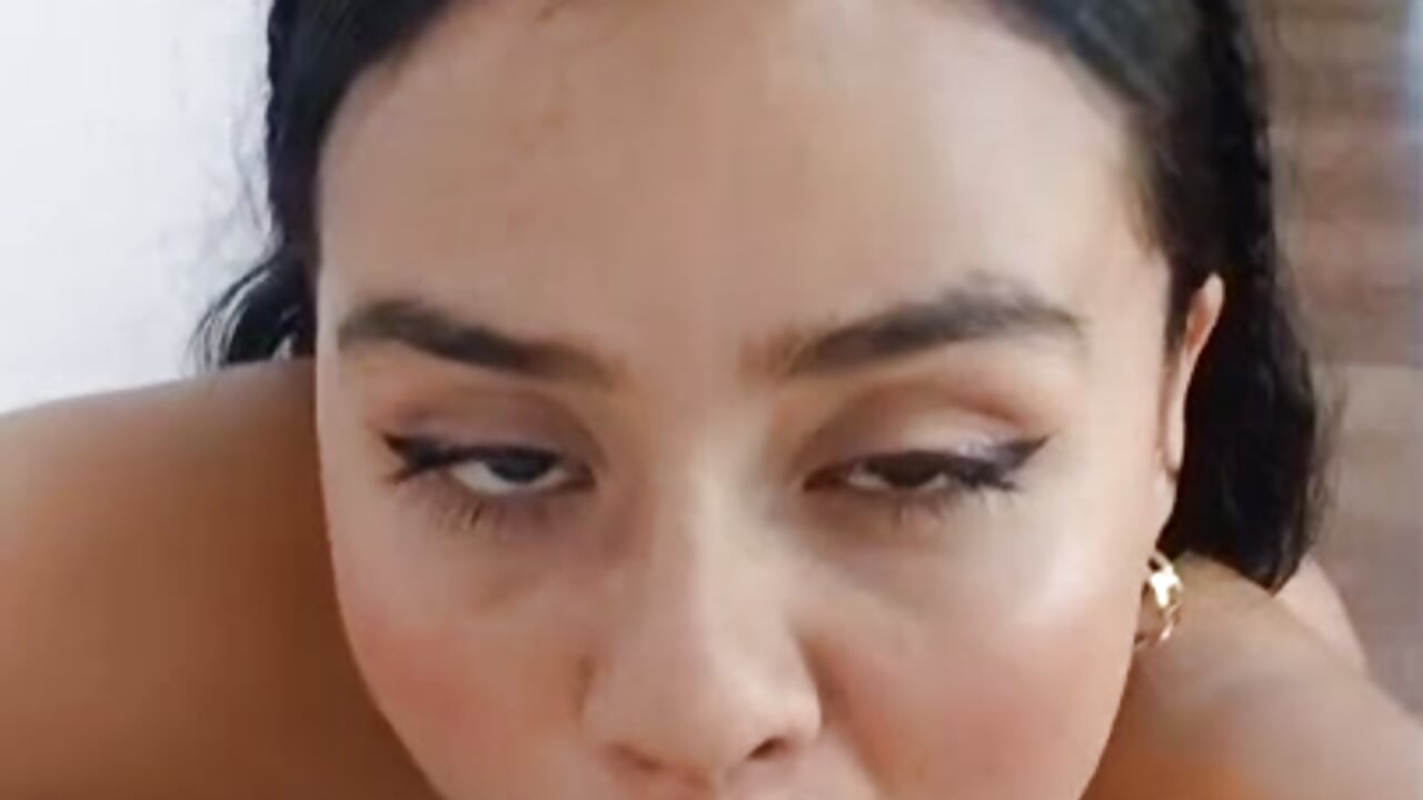 A preview of a delicious blowjob - video của người mẫu cam ArielleWilde