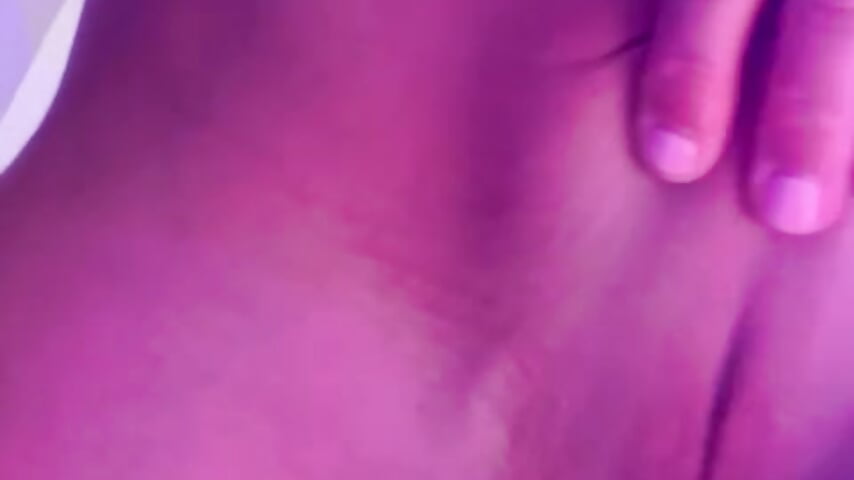 Up close pussy in sun bed 🍓