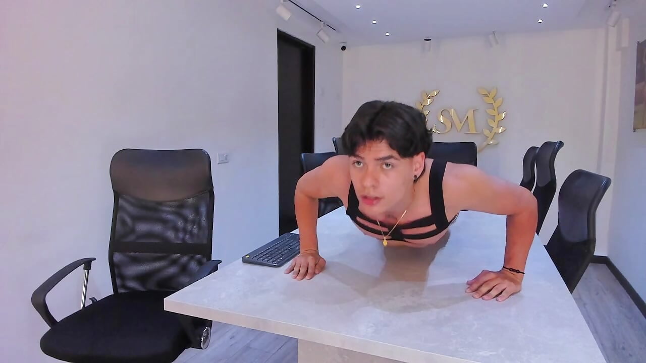 Just imagine that you have a sexy and strong boy in your bed mm hot - video van BenitoSaenz cam-model