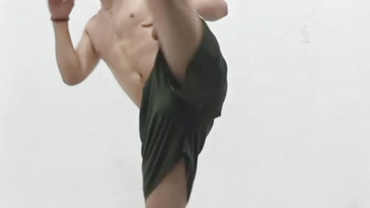 your favorite fighter is back - video van BenitoSaenz cam-model