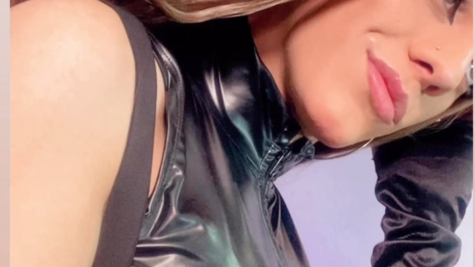 😌💋🖤✨ - video by Michell_Whitets cam model