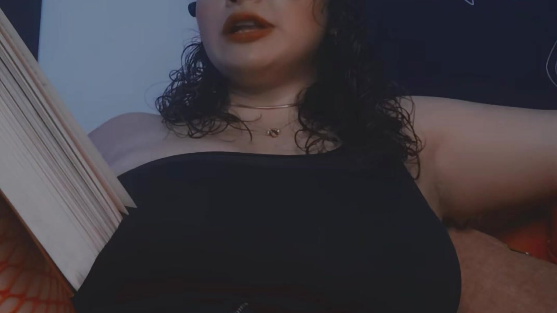 I love to read🤓 - Video von SeleneLuminari8 Cam-Model