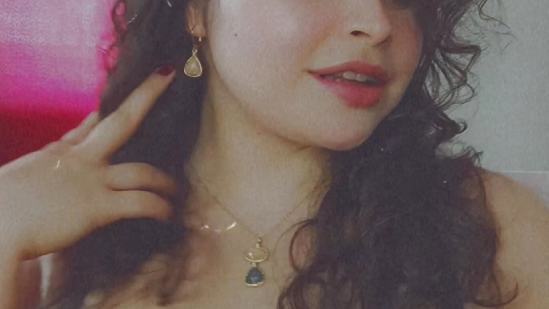 Your little face ♥️ – video od webkamerové modelky SeleneLuminari8