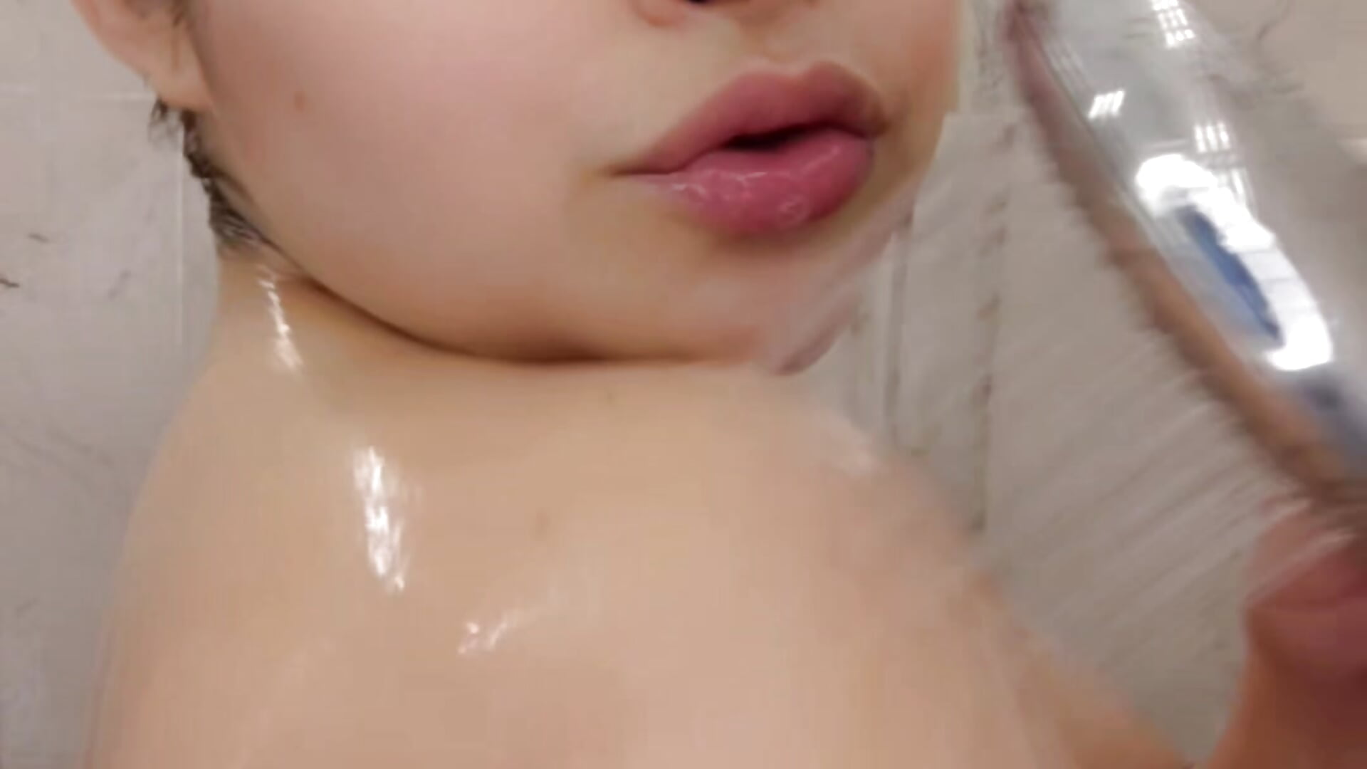 Among whispers, cream and wet skin ...  Only for those who feel with the skin🎶❤️‍🔥 - video by SeleneLuminari8 cam model