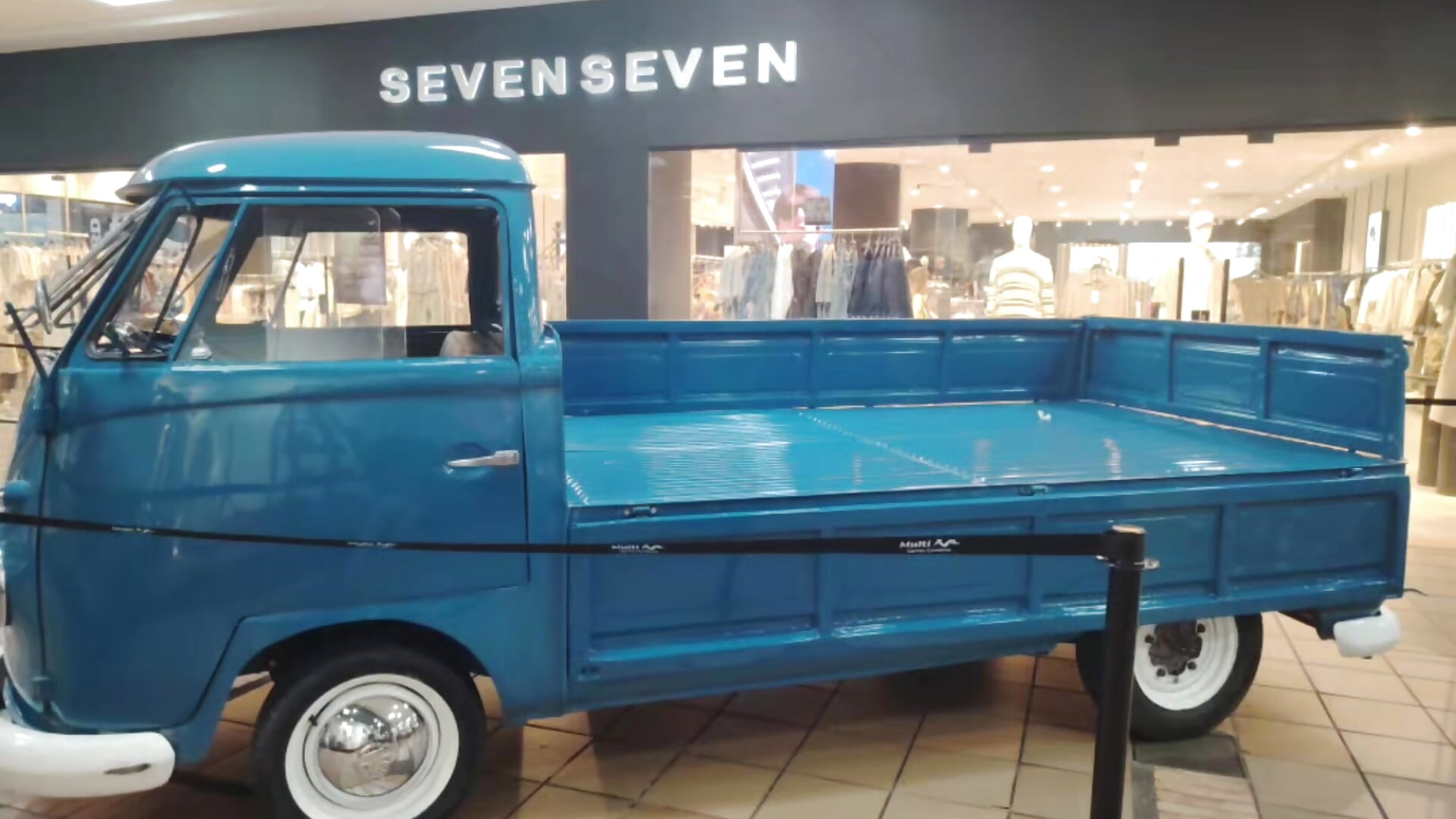 Una joya sobre ruedas: visité la expo de autos de mi ciudad 🚗✨ - video by SeleneLuminari8 cam model