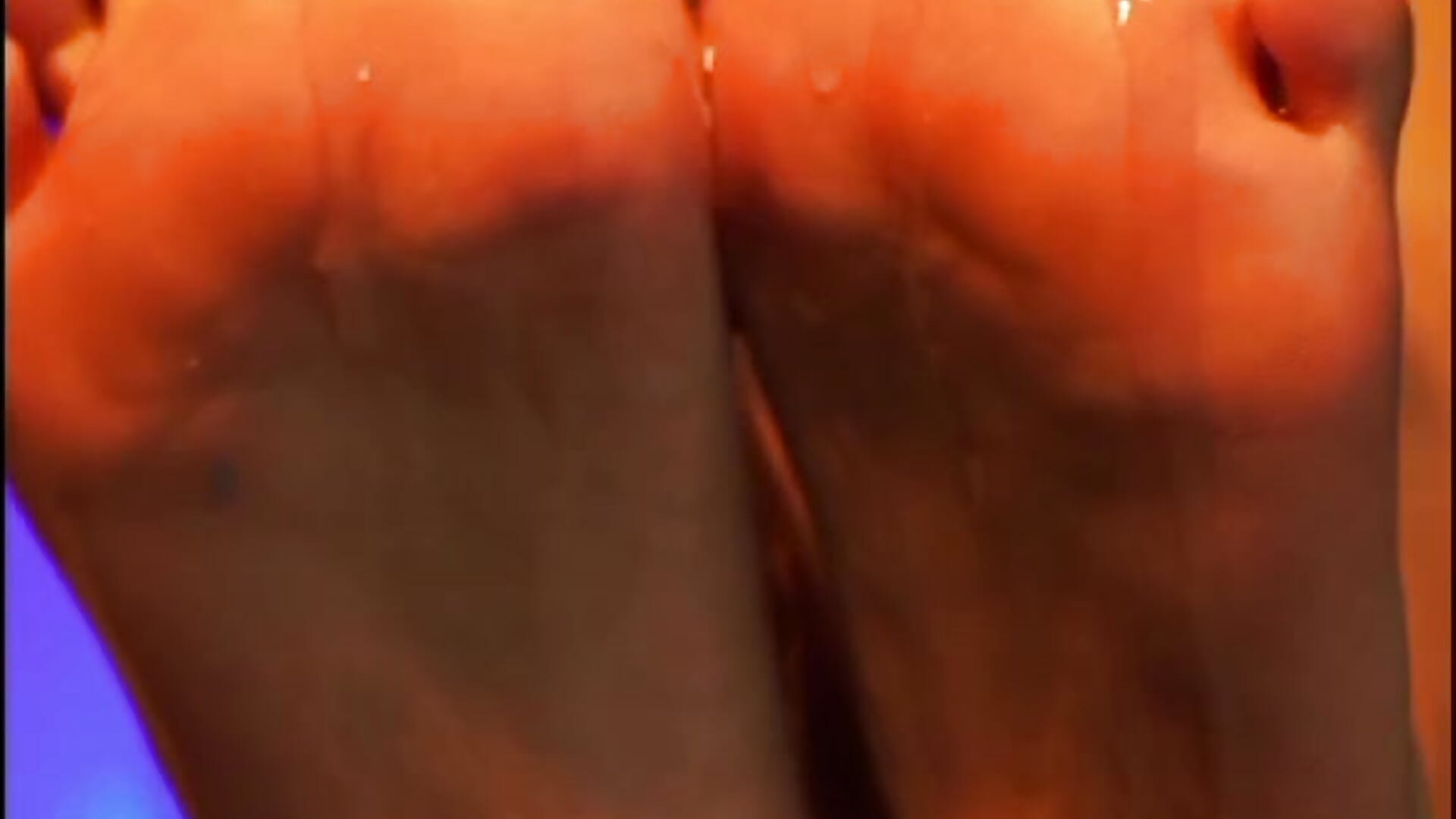 Show feet oil🤤😋 – video od webkamerové modelky emily_ox0