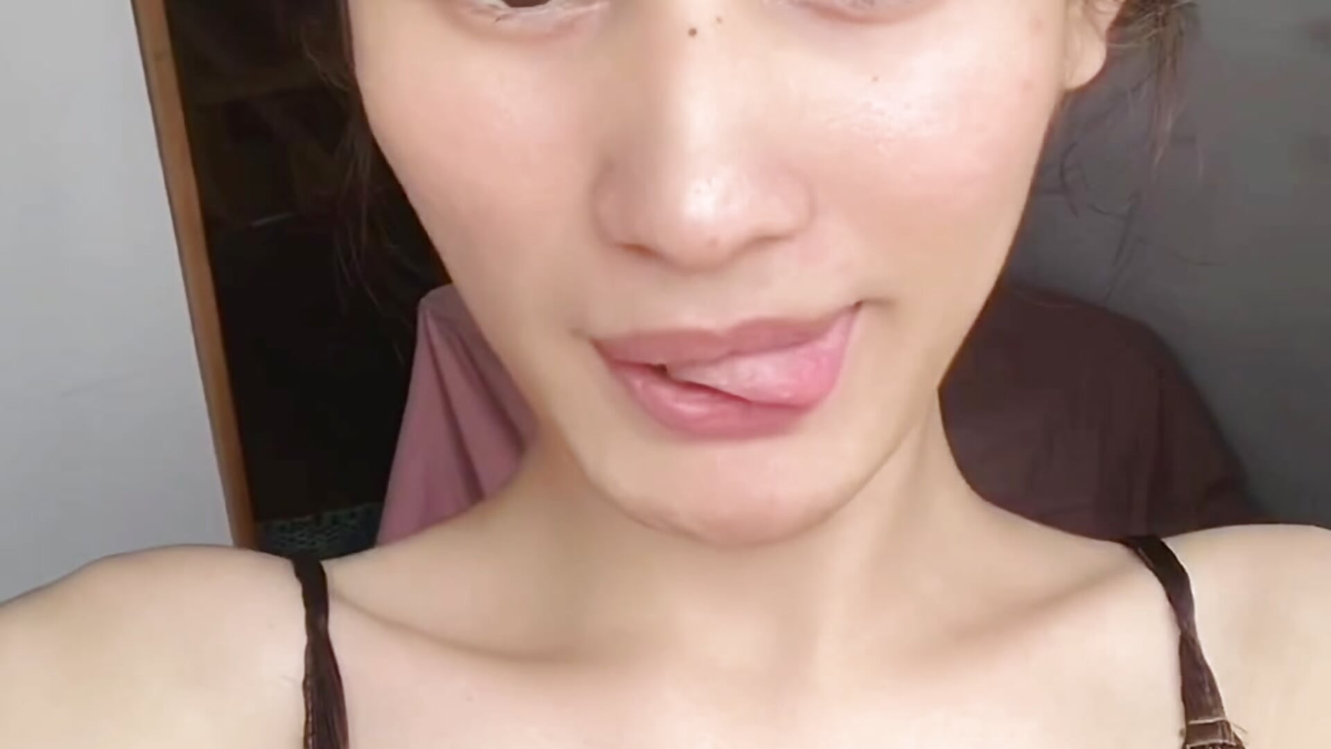 No makeup 💄 - video by SerenaCortesi cam model