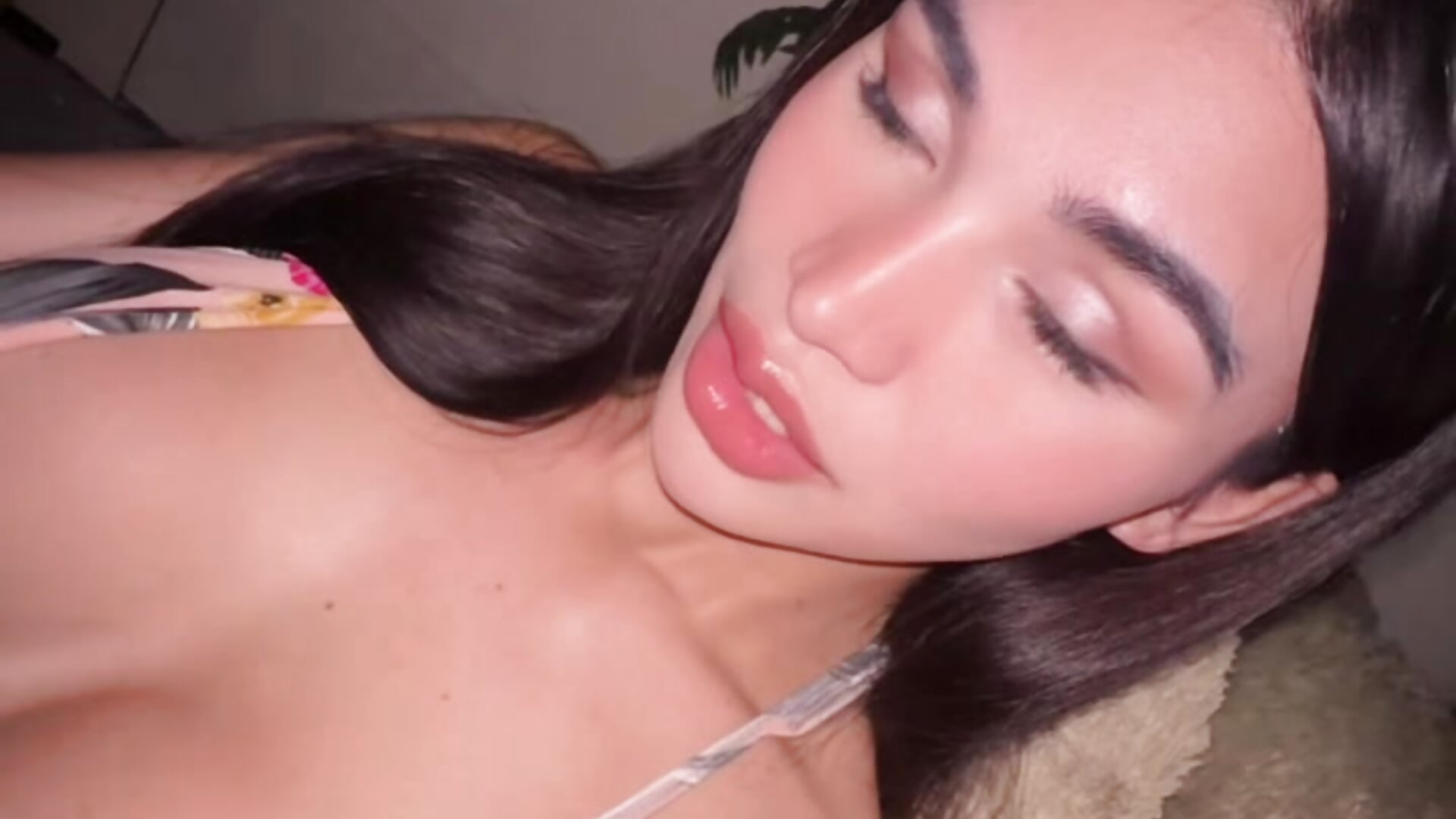 3da59b78939346ac9426938adb216197– Ms_Monica kameramodell videója