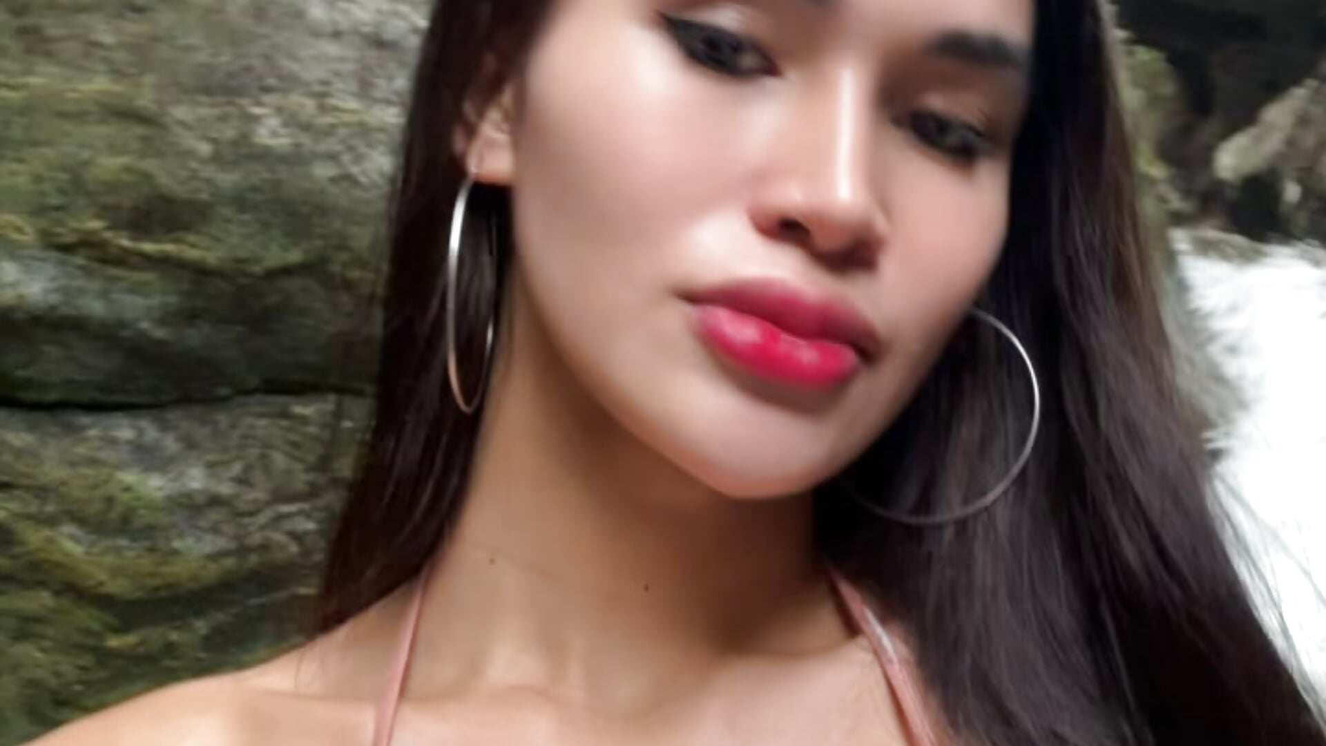 3E0E8139-EF00-4A6F-B4FE-3EDDE9A53630– Ms_Monica kameramodell videója