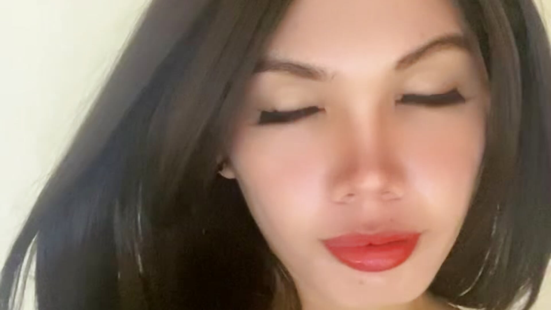 ACC15F9C-A41E-4CE0-A958-105D42BE7155 - video by Gorgeousdolly cam model