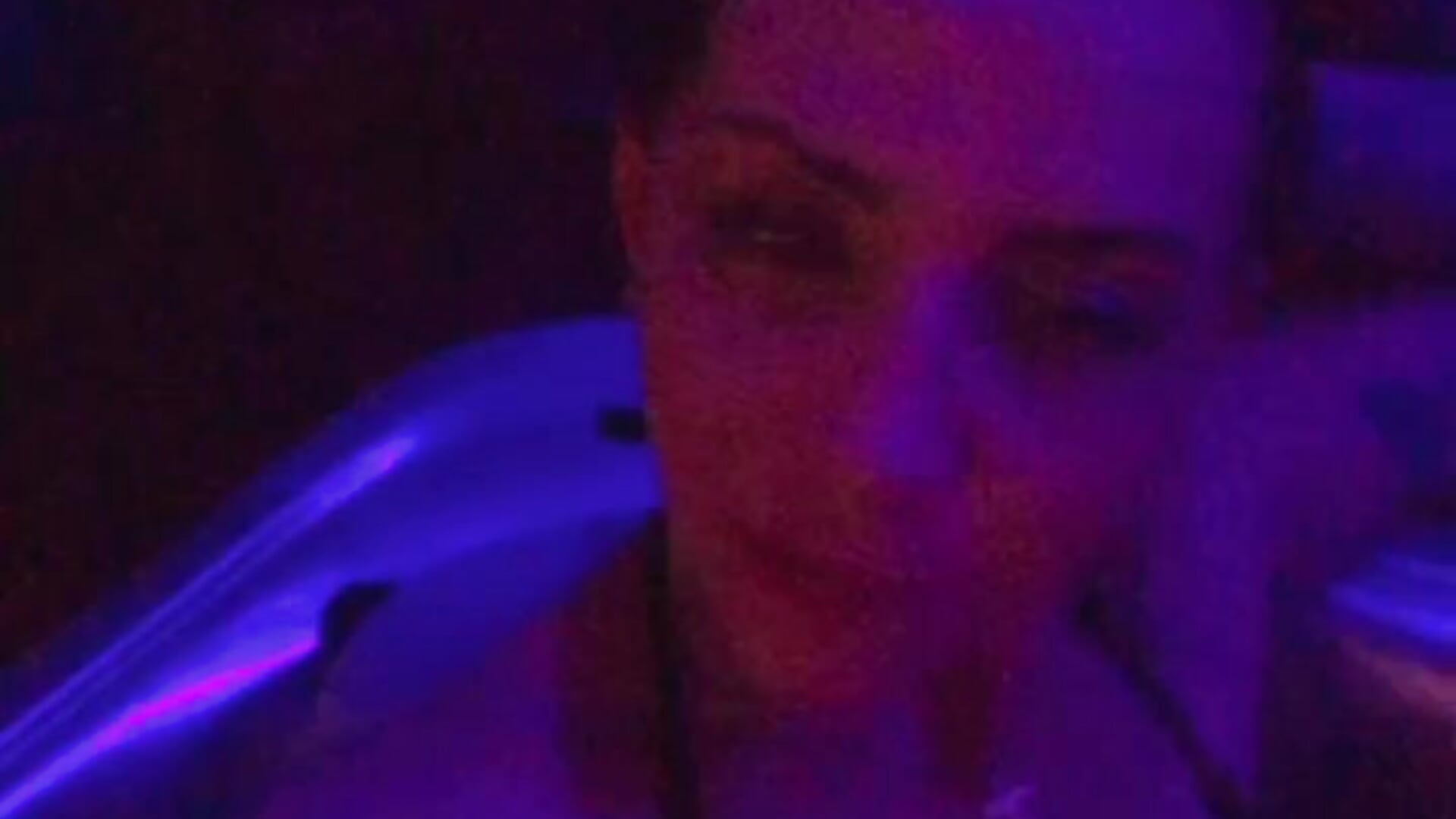 I love being hot in tubs! Hot tub time! - video av alexxlovestoplay cam-modell