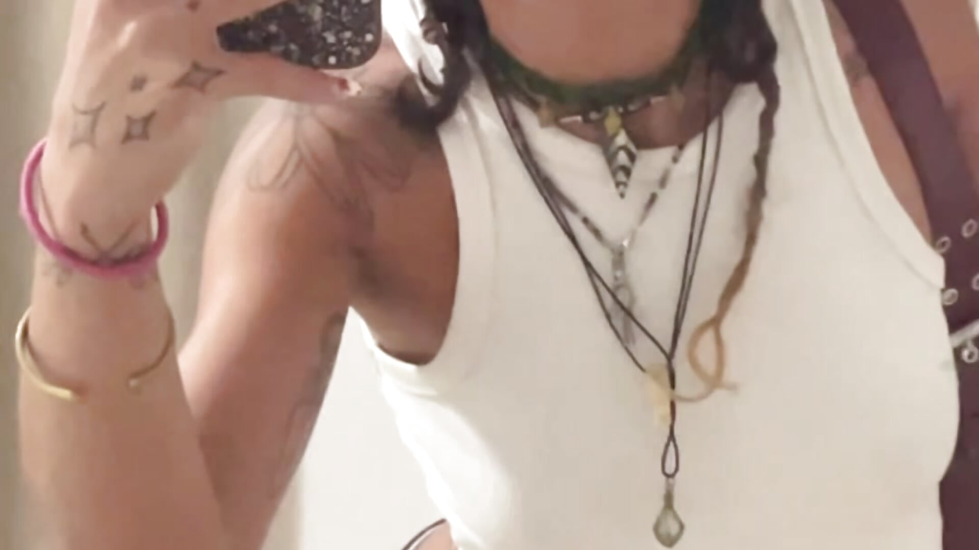 F0543DCE-9C95-4E2C-B54A-E94B434E20F8 - video di MiraMagDich modella di cam