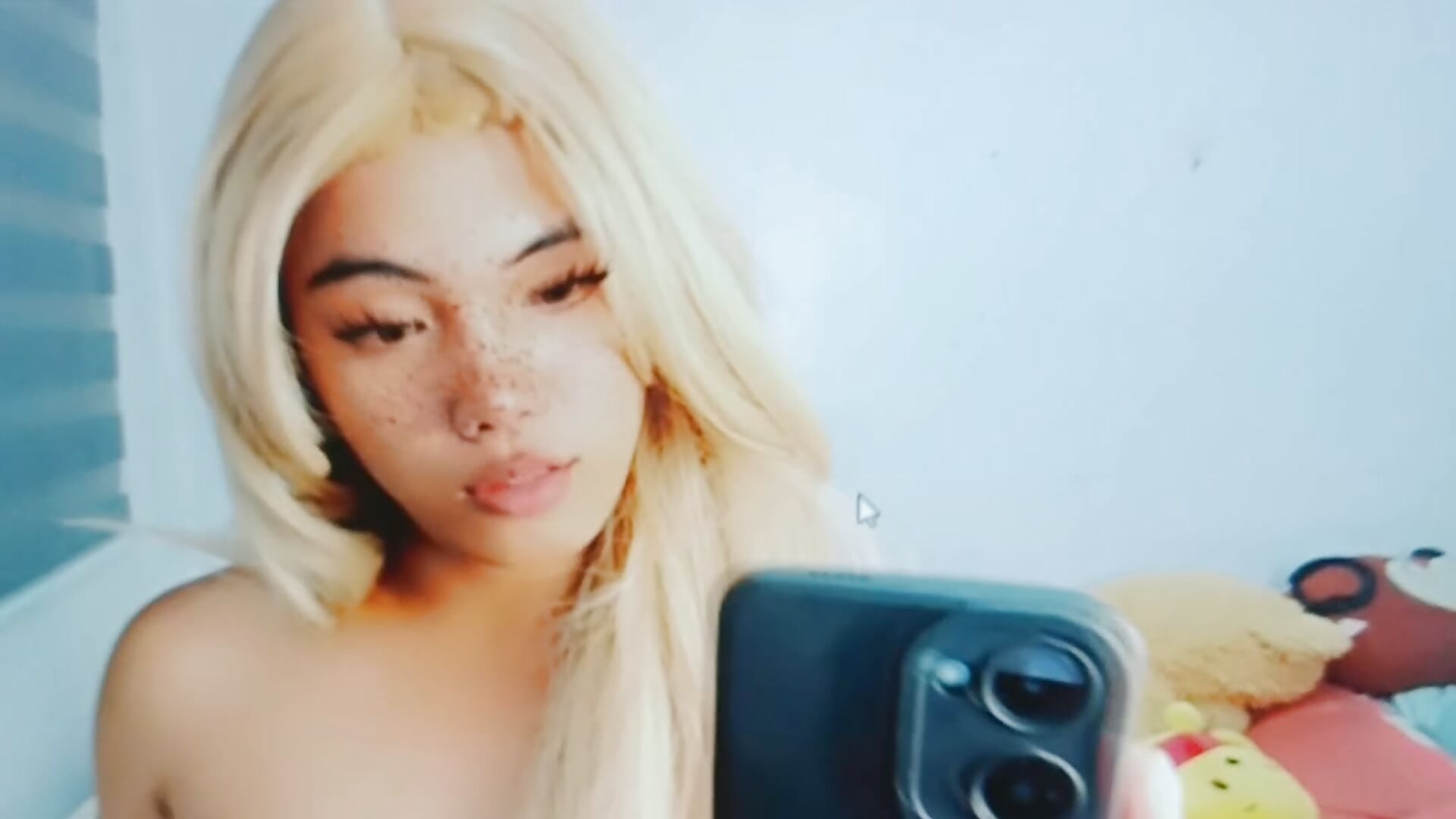 1000049217 - video by urs_zoey cam model