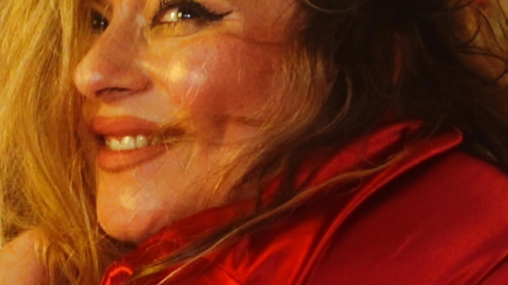 Satin Stockings and Cum Classy－カメラキャストのTanyaJade888の動画