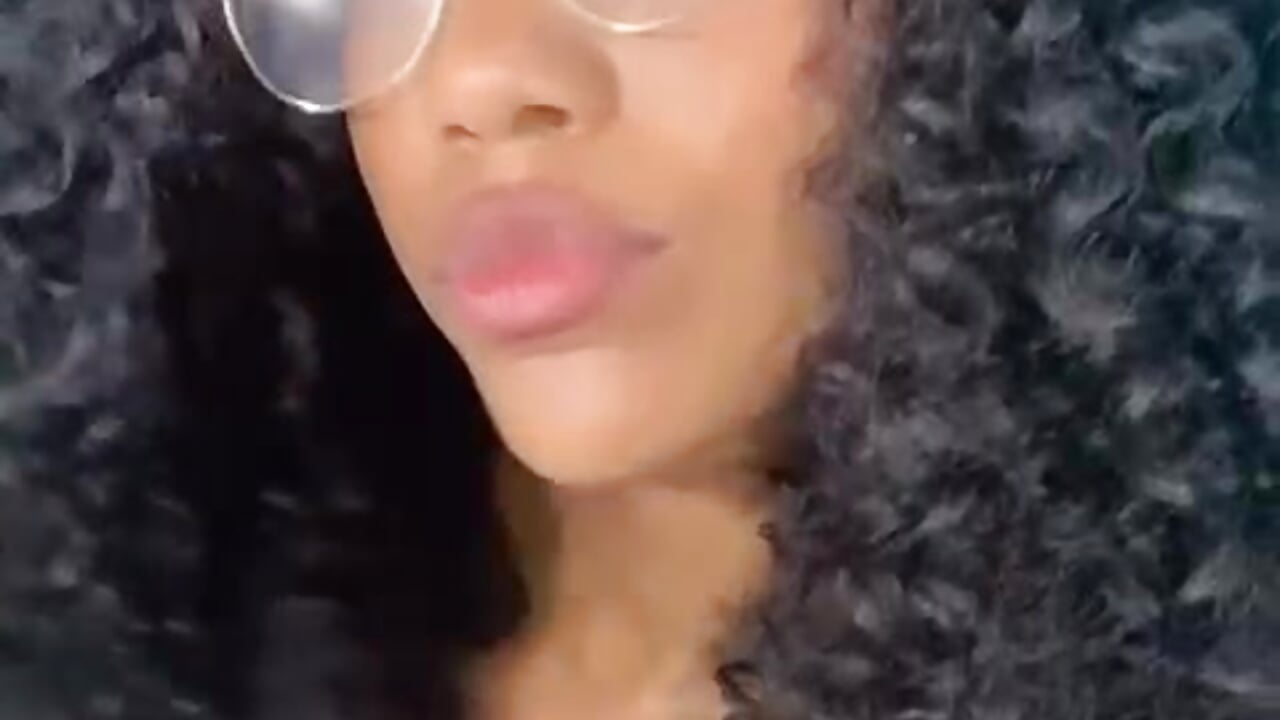 You curly Girl - KinkyCutie1 adlı kamera modelinin videosu