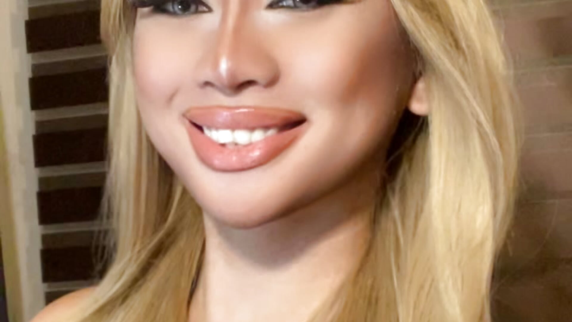 40A9B7EF-5D4D-4546-AA71-30F2446EC91D - HOLLYWOOD_QUEEN_88 adlı kamera modelinin videosu