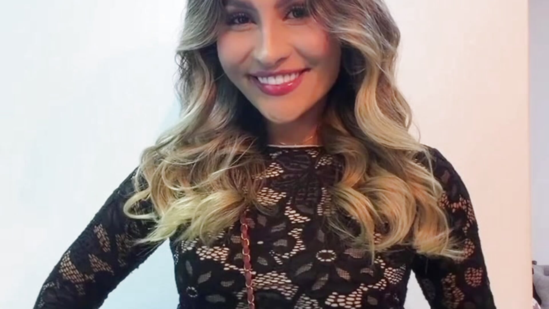 Luxury looks good on me. 🥂✨ - video di Liah__19 modella di cam