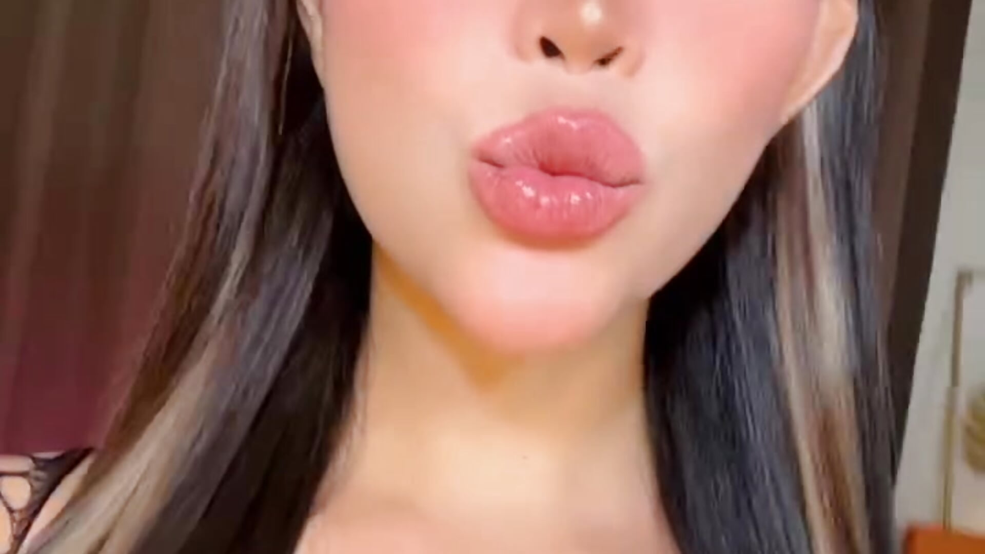 cabbad15-0811-462c-b331-2c4a0a8b9b1a — filmik MouthWatering_Ayesha, modela(-lki) na kamerkach