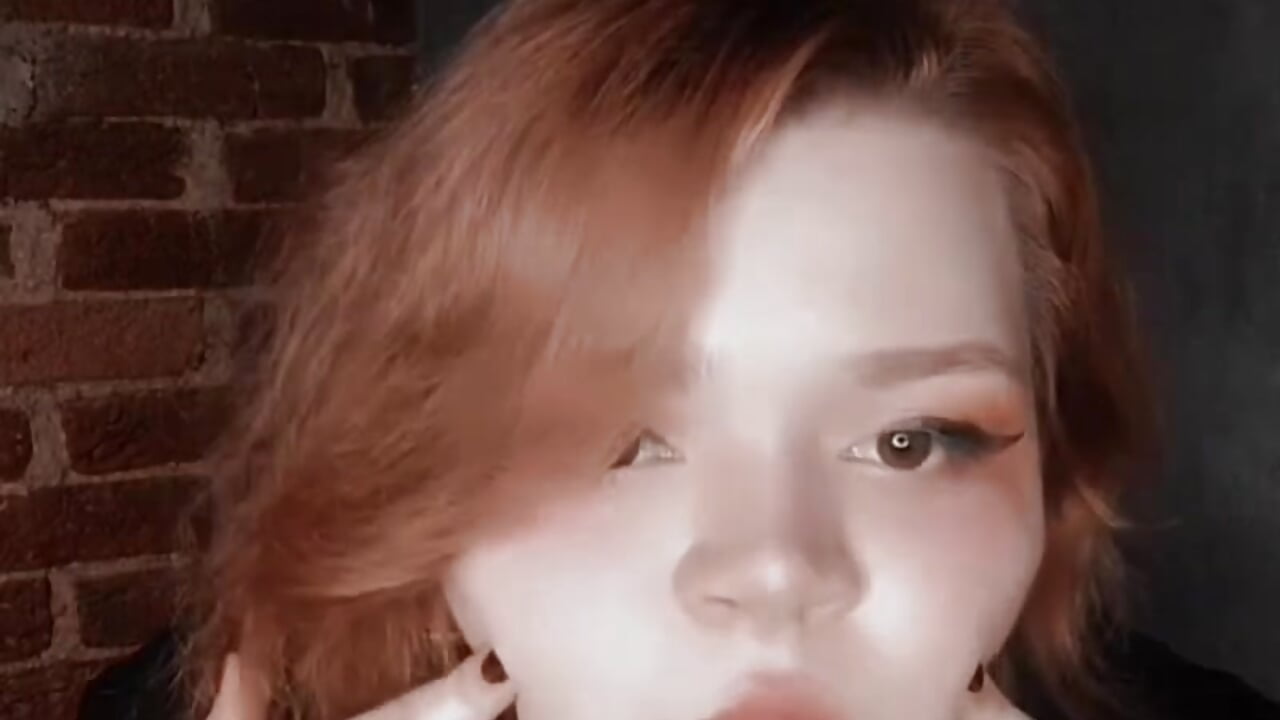 kiss you :) - video by Romy_Addams cam model