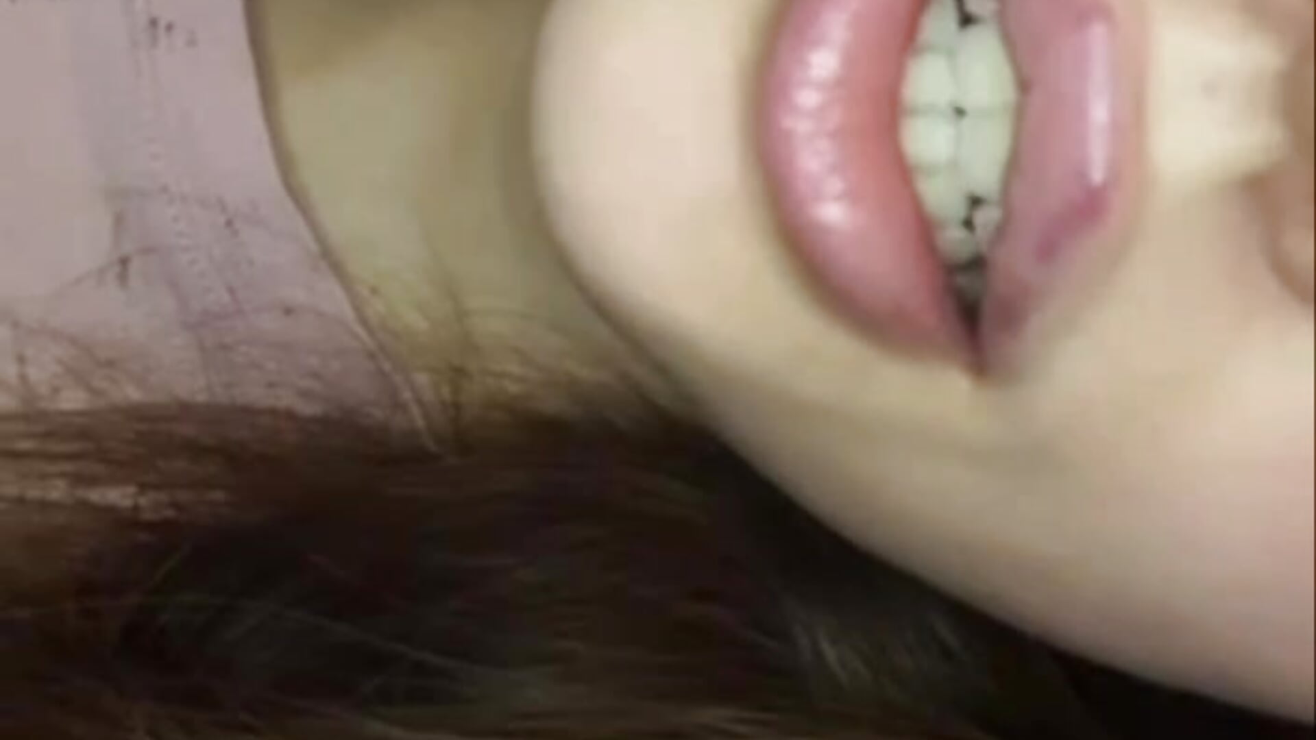 Lipsss - video van Lunliss cam-model
