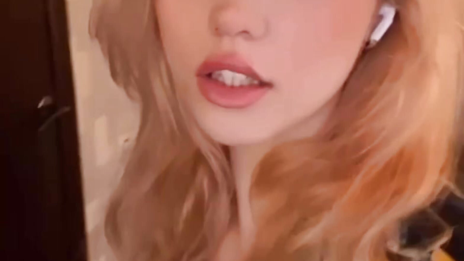 Hmm pinki or rred  🍎 - video van Lunliss cam-model