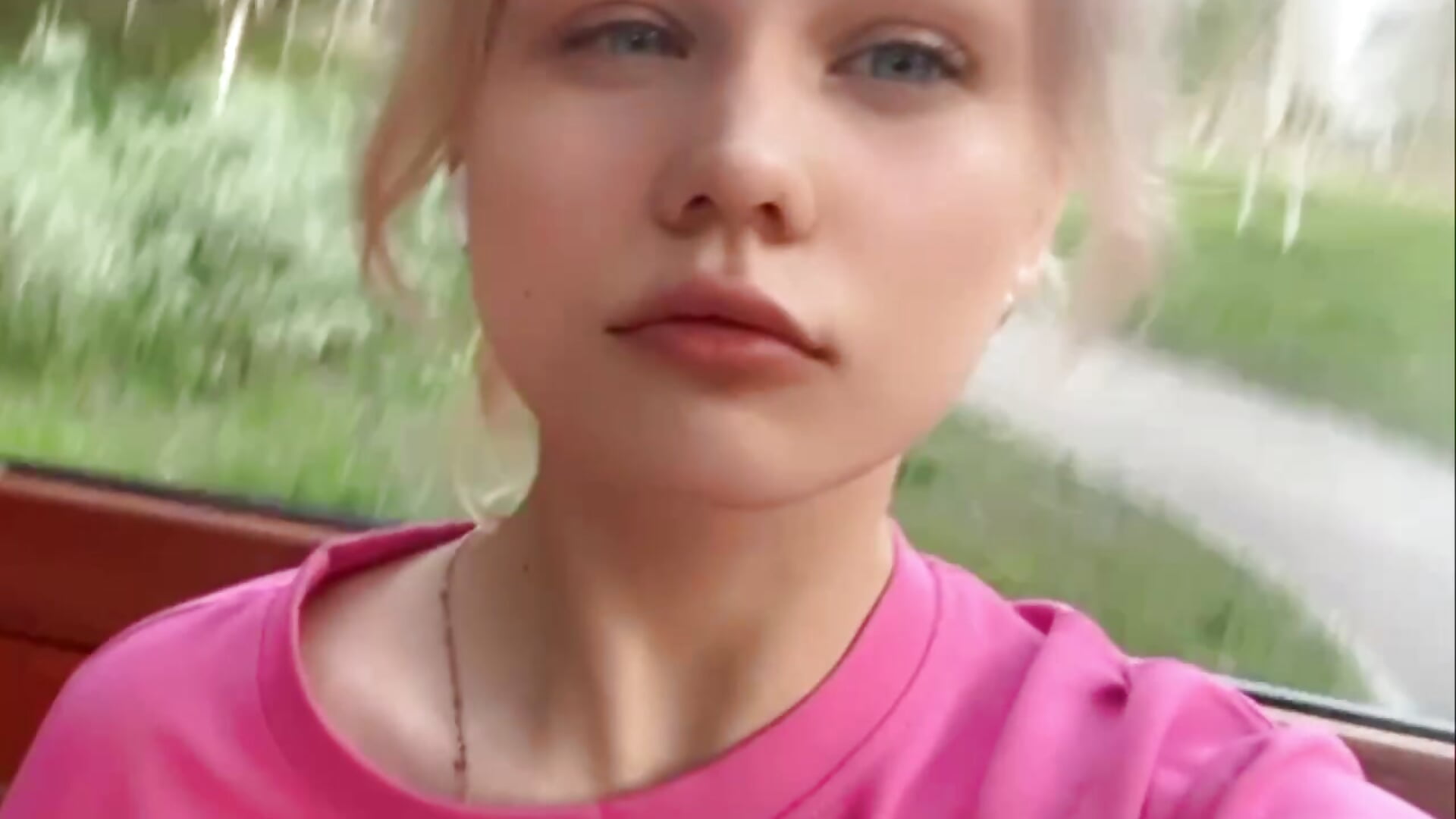 Sweet blond strawberry 🍓 - clip cu Lunliss model videochat