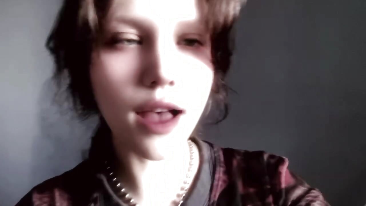 Mnuhrat - video van Lunliss cam-model