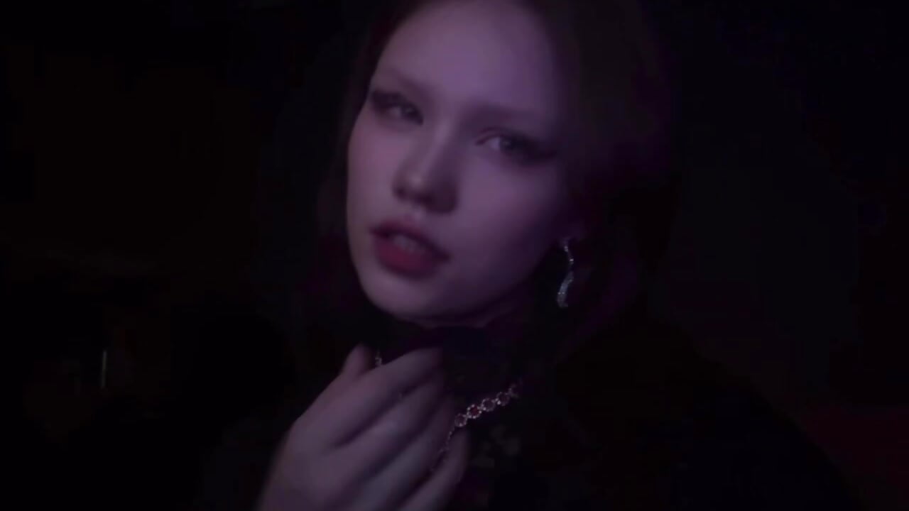 Little vamp - video by Lunliss cam model