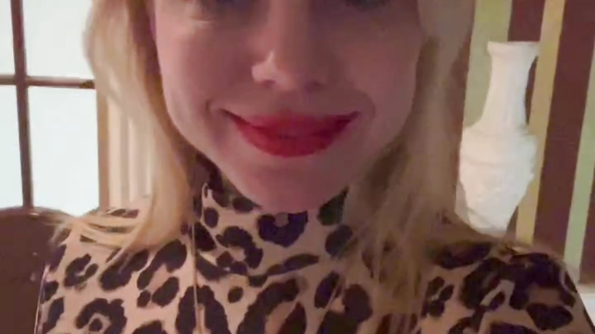 On Wednesday wait for me and my friend)) 1 show 2 girls)) - video LiSinDoll kameramallilta