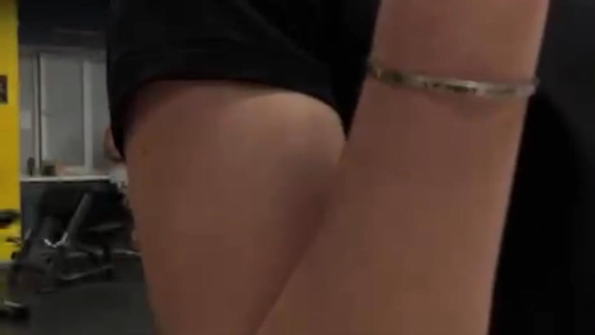 I train muscles))) - video by LiSinDoll cam model