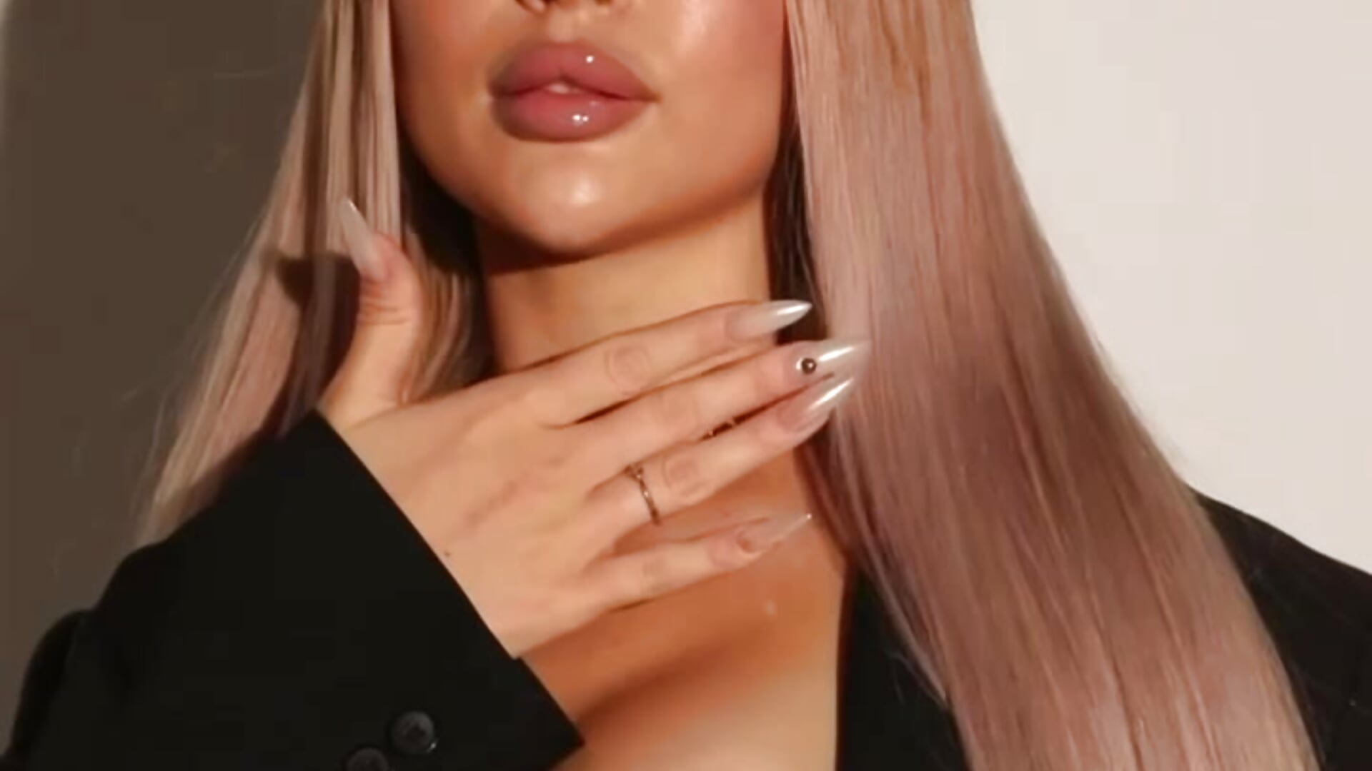 ❤️ - video by Elsieblow cam model