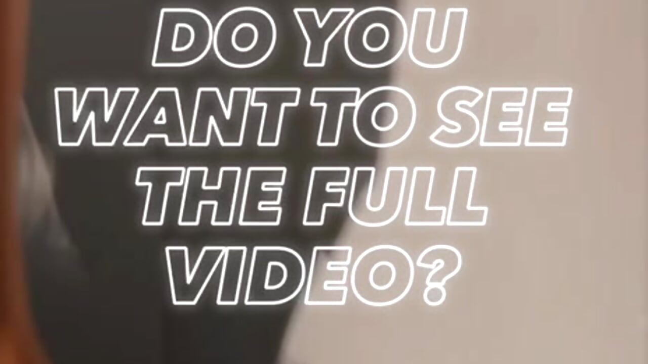 Bathroom after college - clip cu Carla_Bonnet model videochat