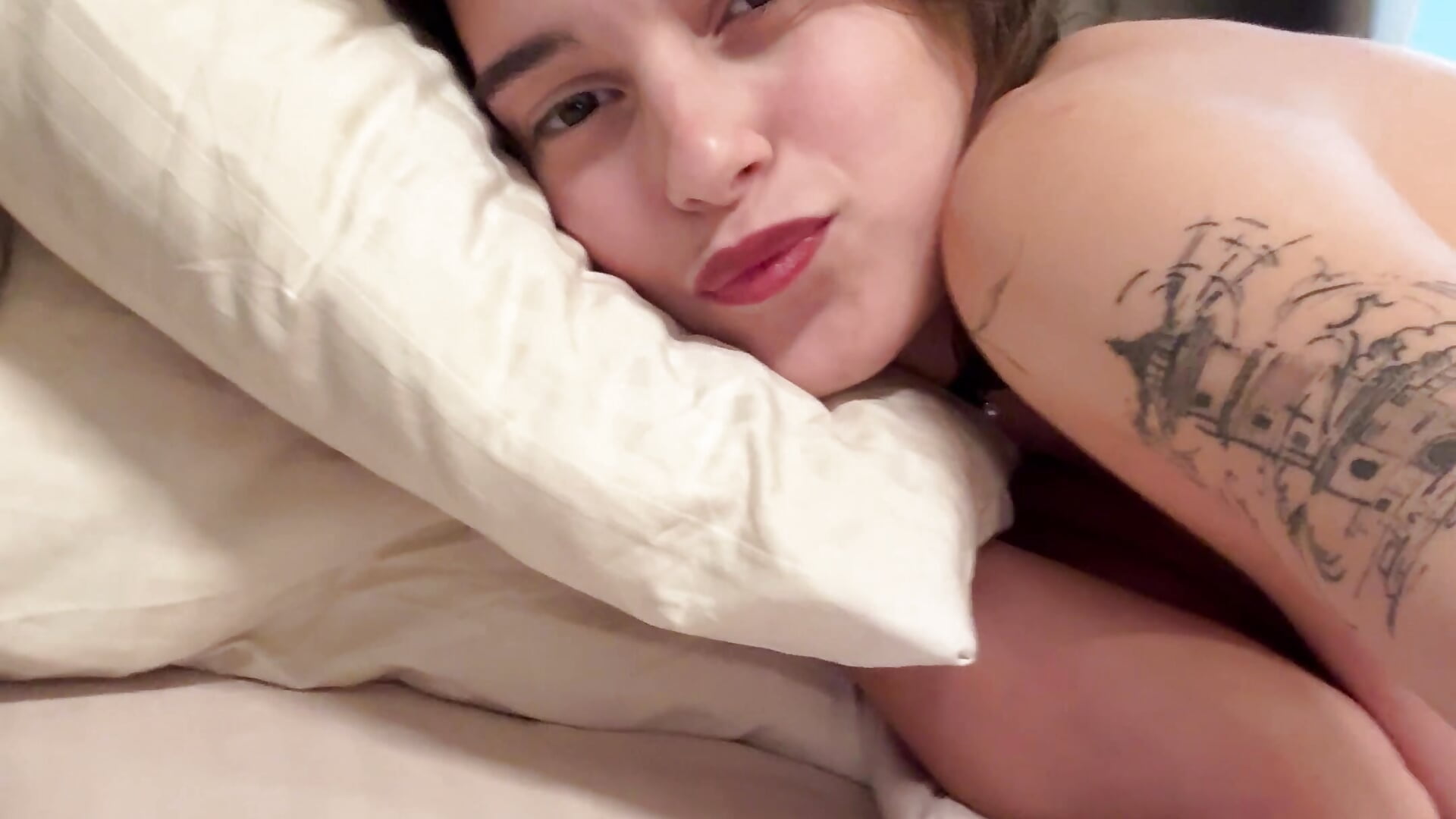 I want to tease you🤫 - فيديو من Monica_Law_ موديل الكام