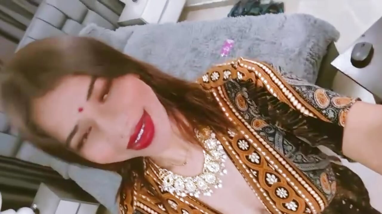 Shy on the outside, pure fire on the inside.– kairadayamai kameramodell videója