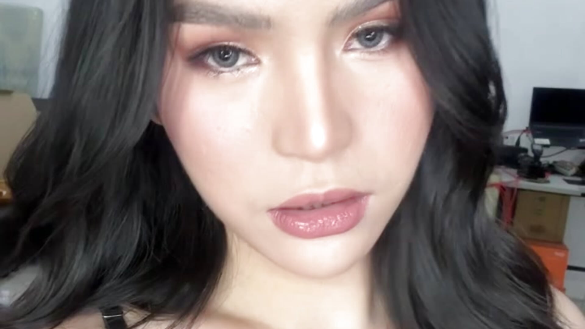 9f8fc330e30f428bacd69820f6a37f44 - 視頻由 Alluring_Christie 主播提供