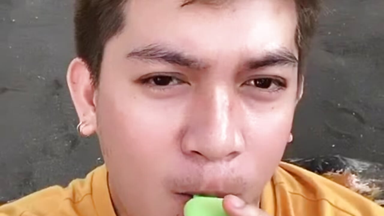 CUTiee weng – video od webkamerové modelky Fuckboii_intown