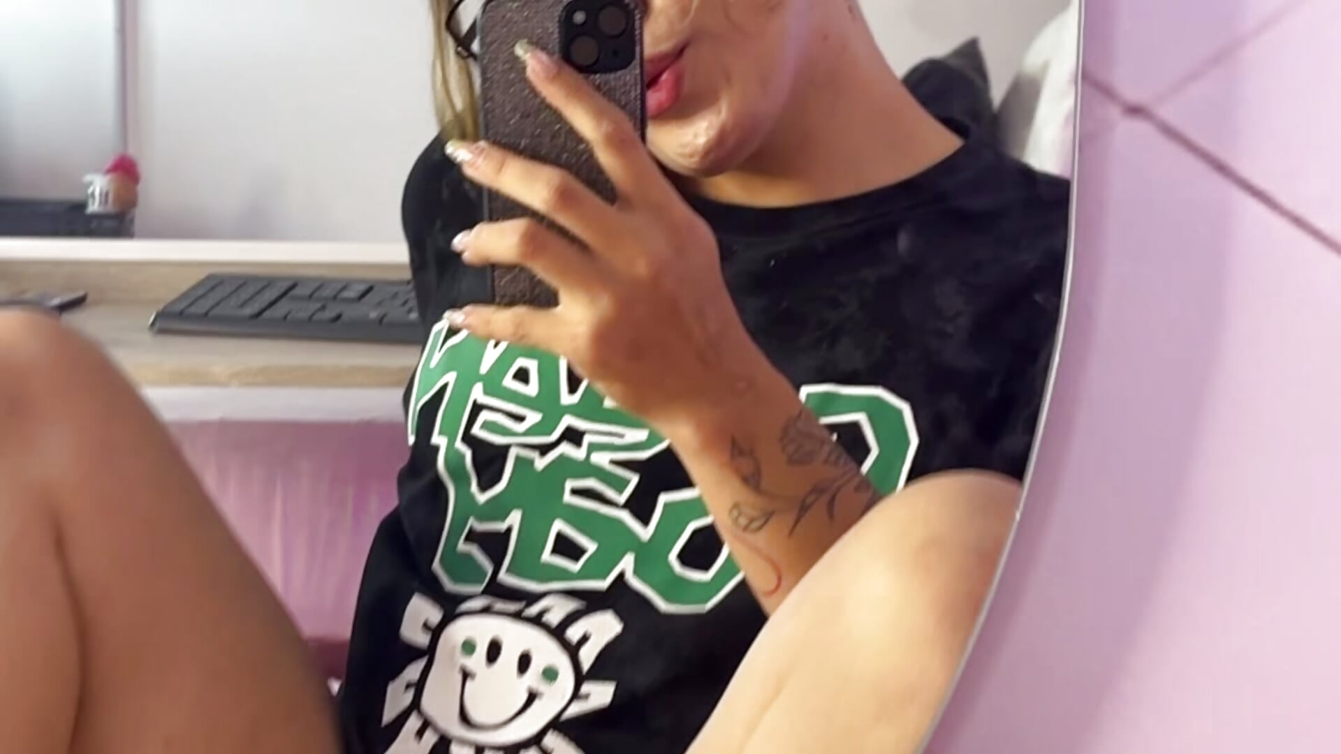 Are you coming to play with my package for a while? – video od webkamerové modelky Sayary_Thedoll_