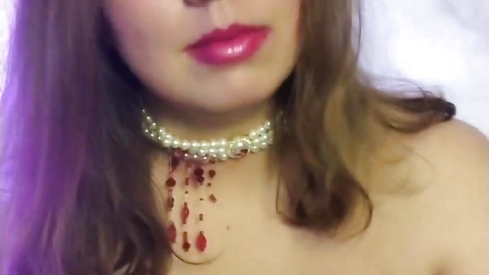 red lips - video by NancySanders cam model