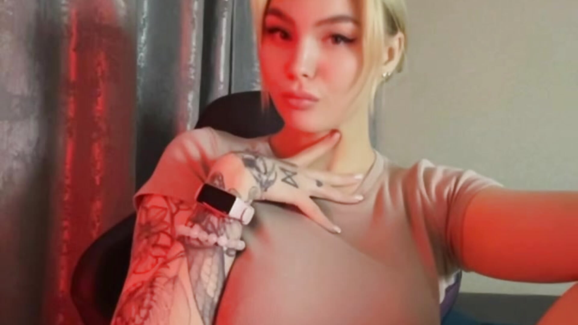 Would you like to undress me?🥵😈 - video by Eva_Re cam model