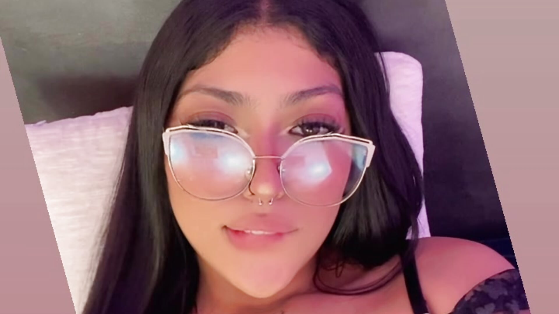 6494c1d427fb4559bdf7cf15595964c8 - video by Scarlett_Blaze1 cam model