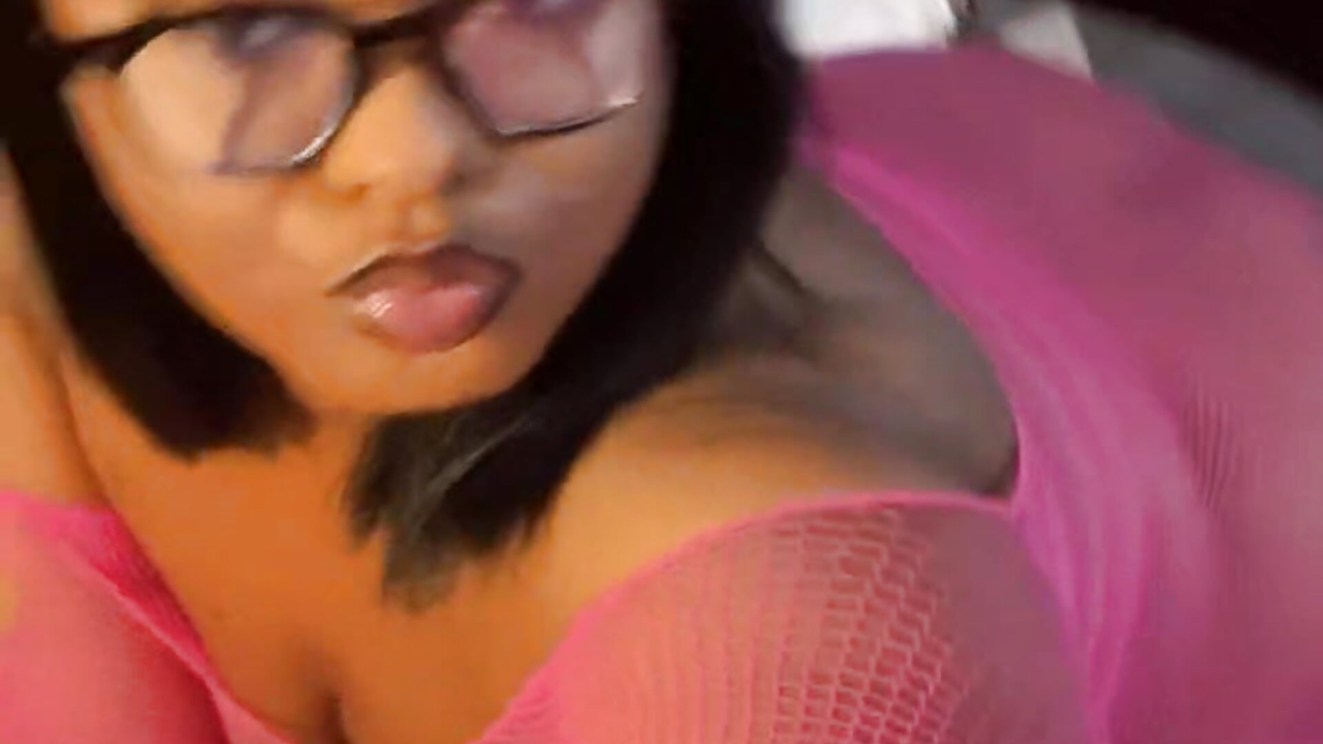 Pink and Pretty - βίντεο μοντέλου TharealBunn