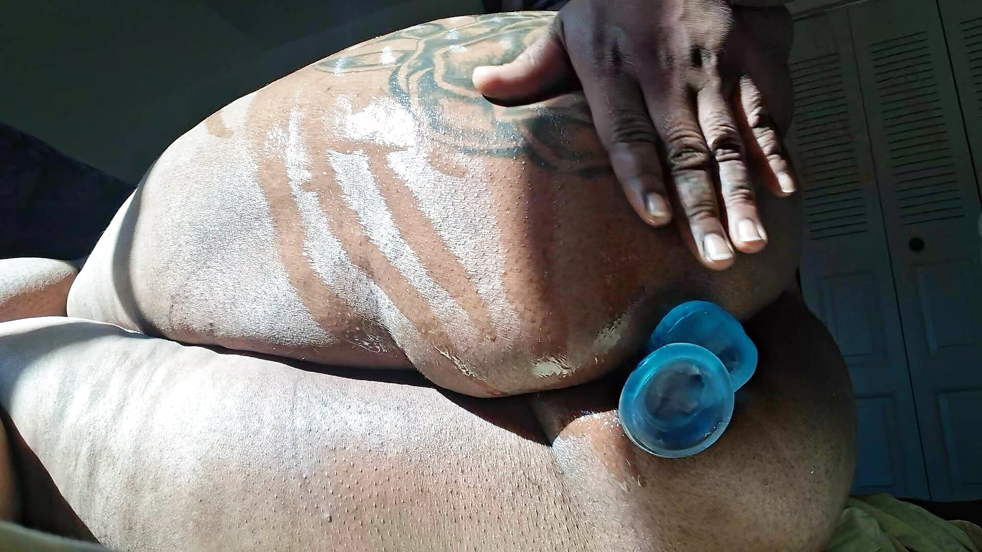 Sunny Day Anal - vídeo de la modelo de cam TharealBunn