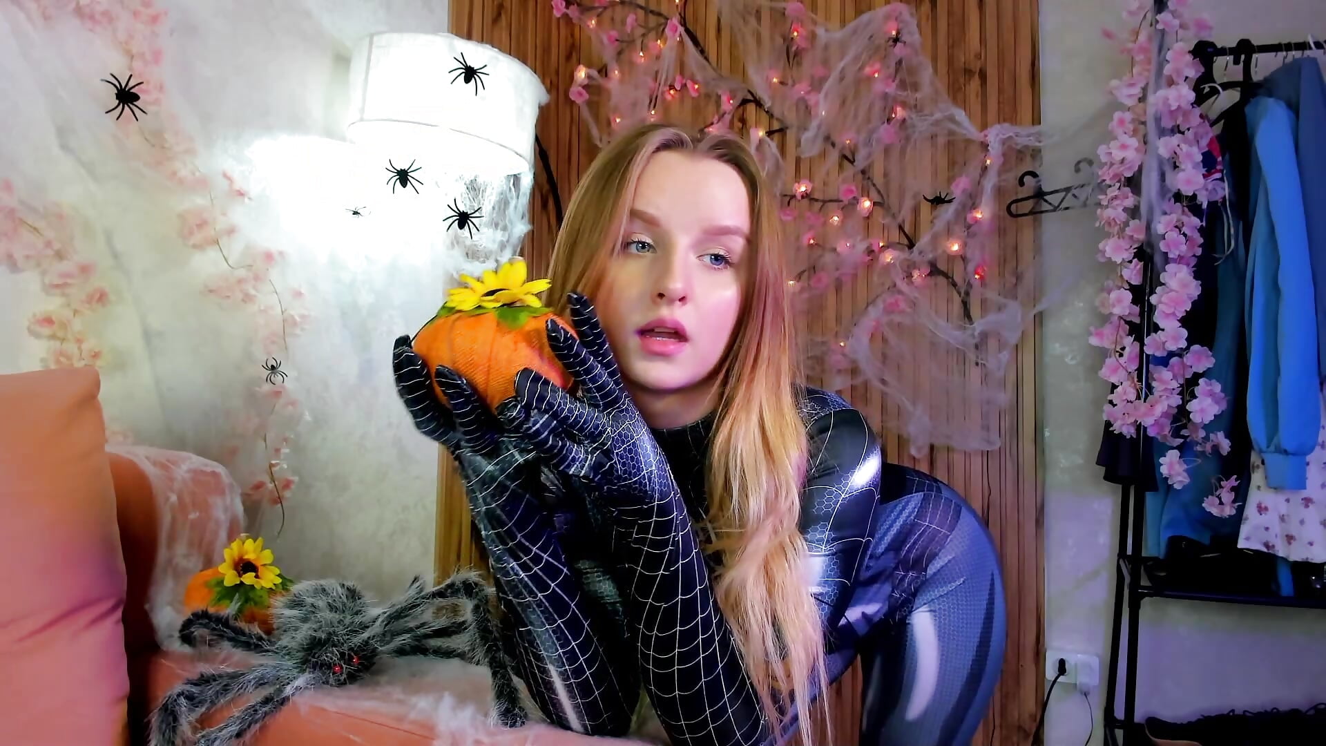 Halloween🎈👻 - Rina_Panic adlı kamera modelinin videosu