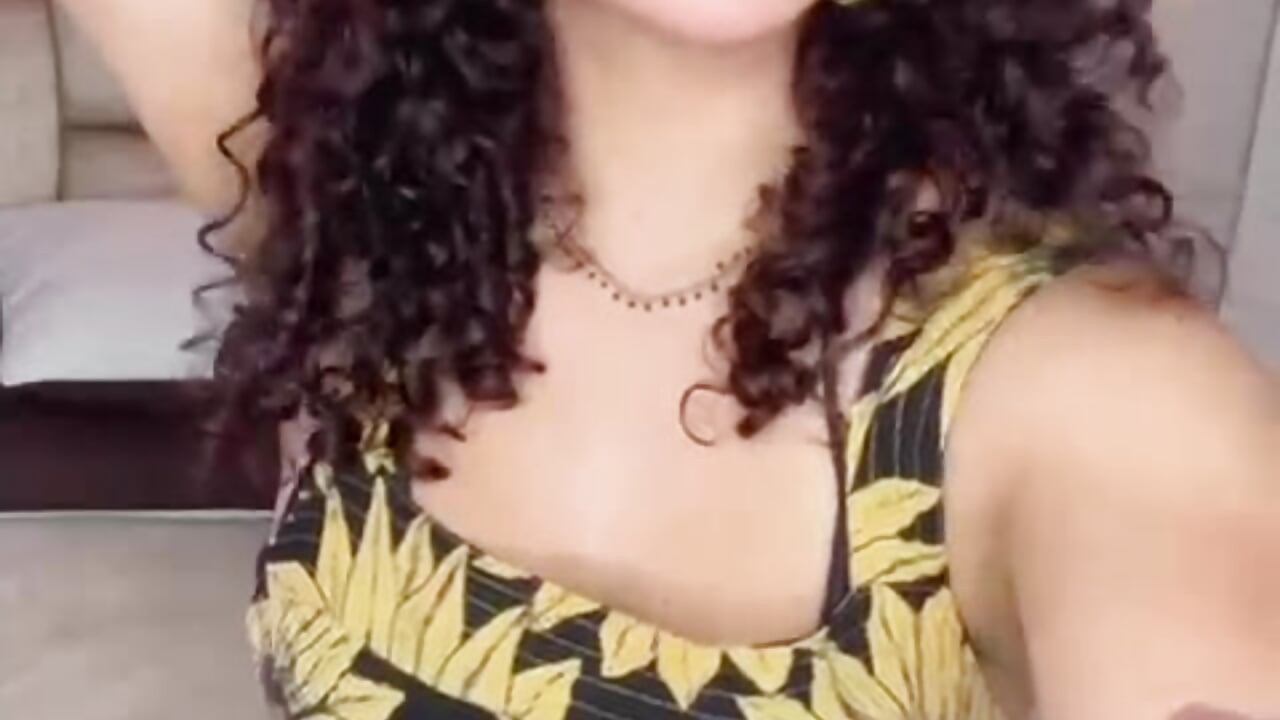 My first day 😍 - video by venus__valencia cam model